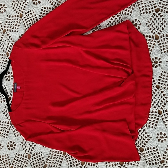 Vince Camuto High Low Flowy Top - Picture 2 of 7